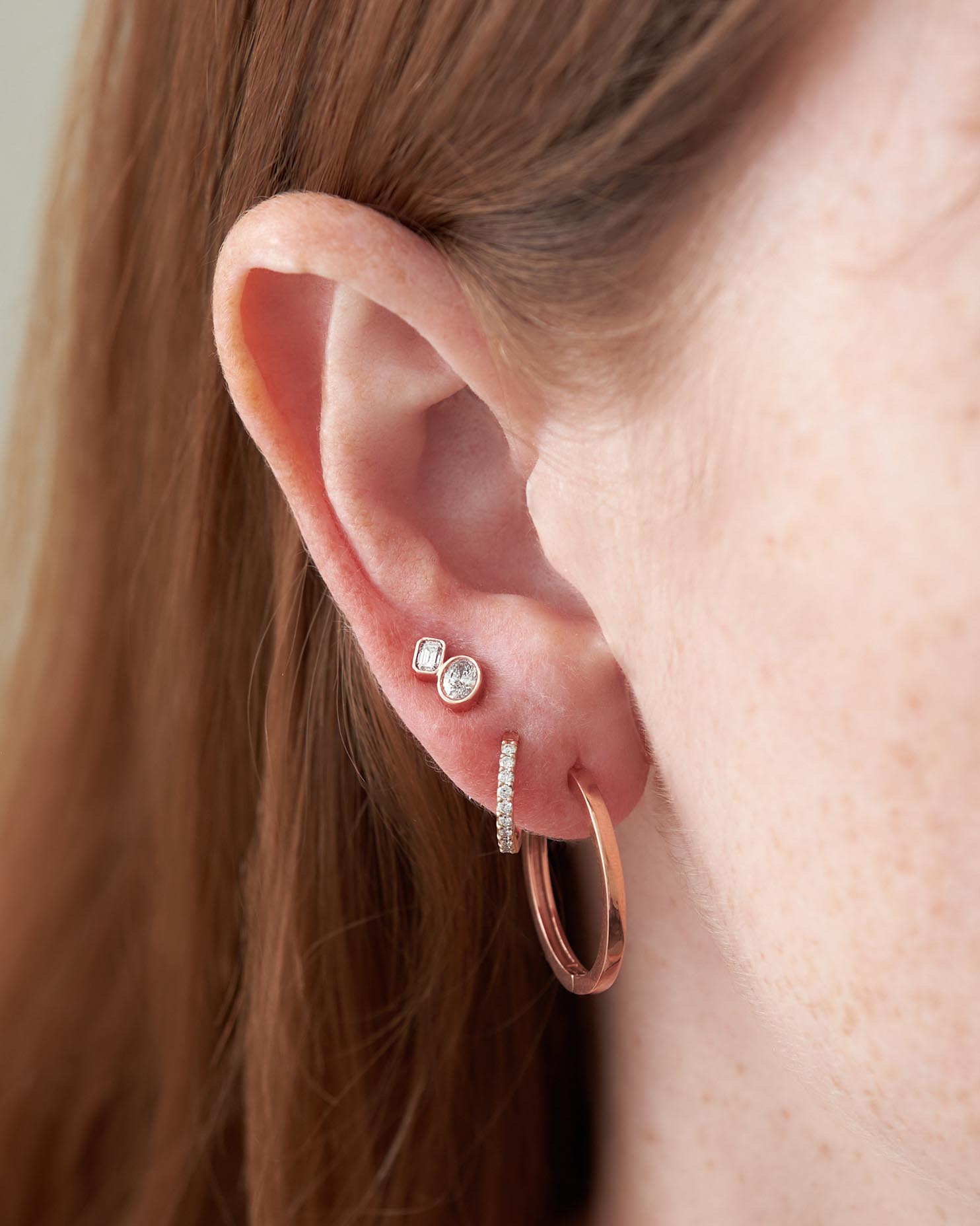 辻元舞着用 BONEE SQUARE HOOP EARRINGS mini bg_4691841_100602_a